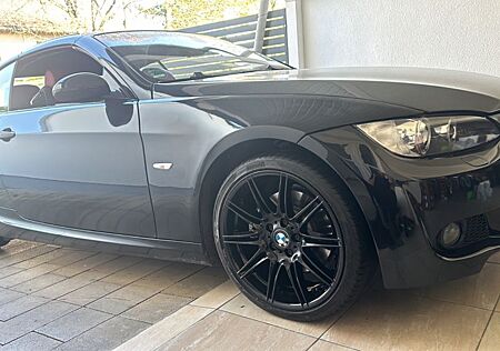 BMW 325i Cabrio M-Paket Bi-Xen Voll-Led Navi M-Sport