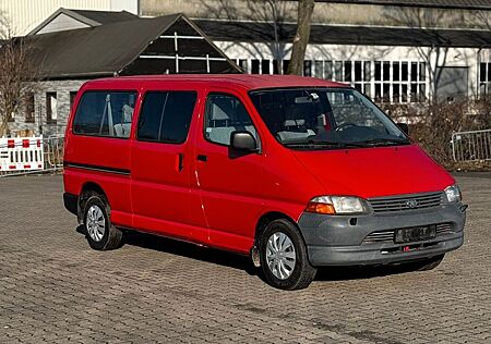 Toyota Hiace BENZIN LANG 9 SITZER