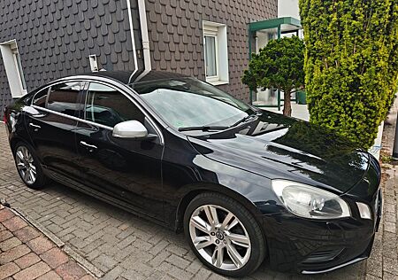 Volvo S60 D4 RDesign D4 - gepflegt und scheckheftgepfl