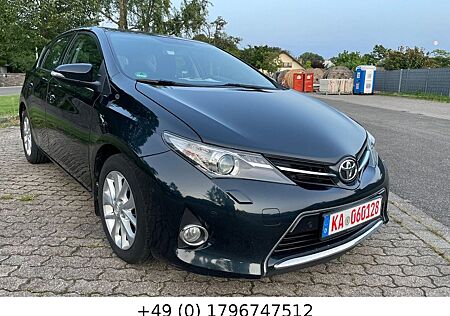 Toyota Auris Edition 2,0-l kamera Xenon