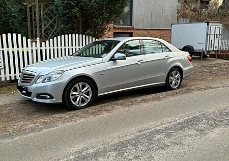 Mercedes-Benz E 200 CGI*Avantgarde*TÜV NEU*NAVI*XENON*T.Leder