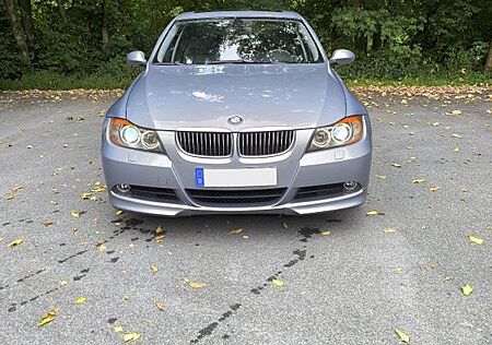 BMW 325i - N52B25/Klima/AHK/BiXenon/PPESD
