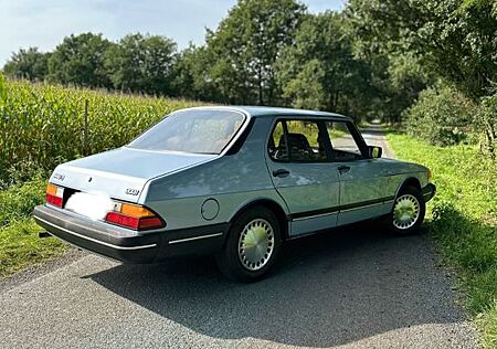 Saab 900