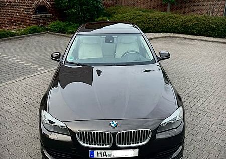 Alpina B5 Lavalina-Leder, Alcanthara Himmel, Head-Up