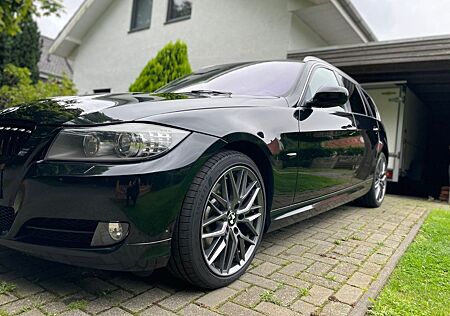 BMW 330d xDrive Touring Edition Lifestyle Editio...