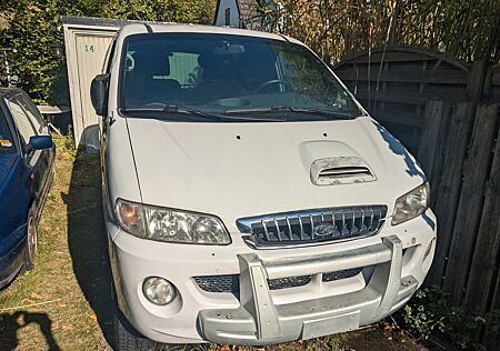 Hyundai H-1 Starex 2.5TD - Allrad - 8fach bereift