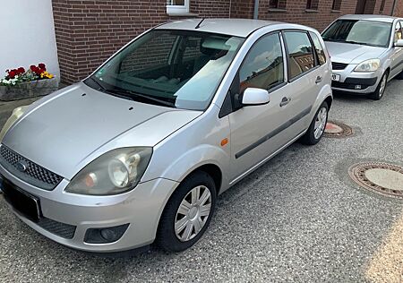 Ford Fiesta 1,4 16V Ambiente Ambiente