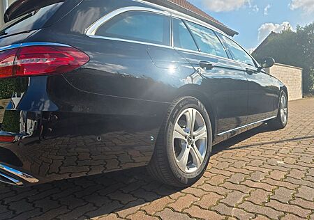 Mercedes-Benz E 220 E 220d T AVANTGARDE Autom. AVANTGARDE
