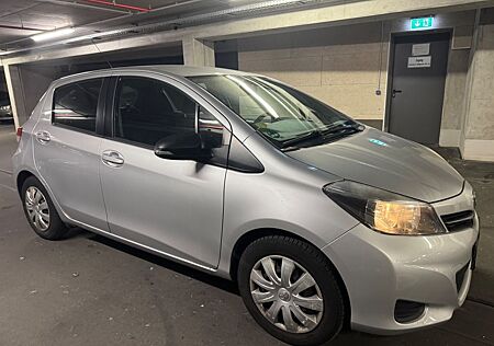 Toyota Yaris 1,0-l-Dual-VVT-i - Klimatronik Kamera