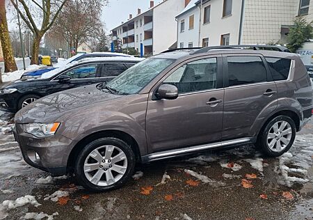 Mitsubishi Outlander 2.2 DI-D Instyle 4WDLeder+Nav+Cam+7Sit