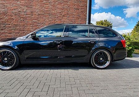 Skoda Octavia 2.0 TDI DSG RS, 1.Hand *Zahnriemen NEU*