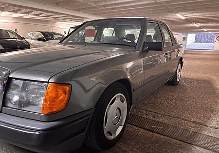 Mercedes-Benz E 230