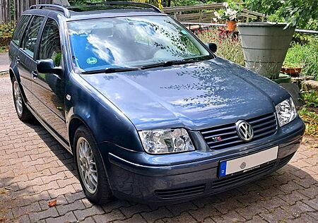 VW Bora Volkswagen 2.3 V5 4motion Variant Highline