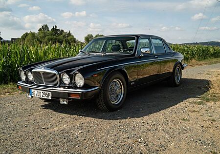 Jaguar Daimler Double Six , V12