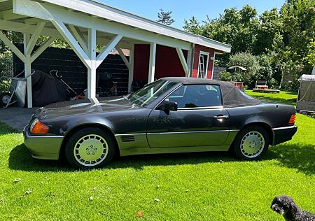 Mercedes-Benz SL 300 aus 3ter Hand. Technisch und optisch top.