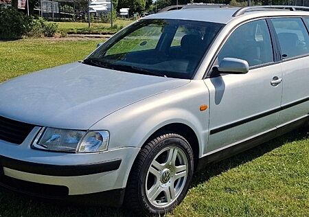 VW Passat Volkswagen 1.8 L TÙV neu, 62900 km, viele neue teile