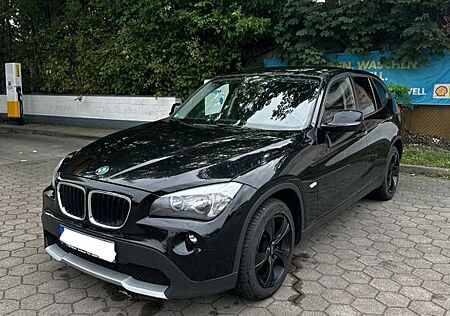 BMW X1 sDrive18i 2.0l / All-Black! / Service Neu!
