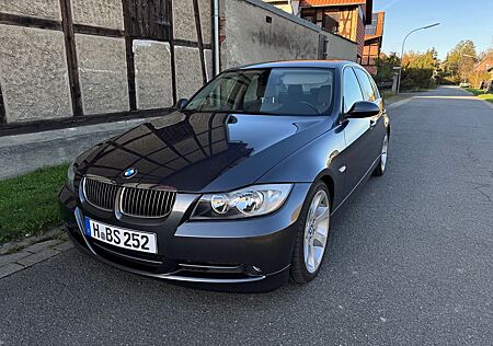 BMW 330i E90 Limousine Automatik grau 101tkm