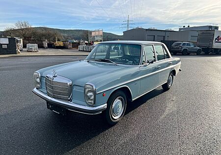 Mercedes-Benz 220 sehr schöner Zustand