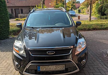 Ford Kuga 2,0TDCi 2x4 103kW Champions Edition Cha...