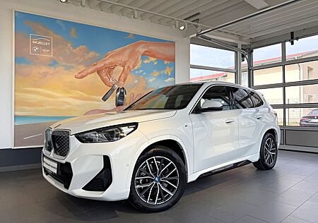 BMW iX1 30 xDr. M SPORT ACC+PANO+AHK+HARM+KOMF+AL