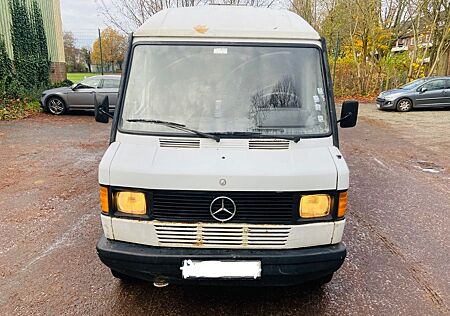 Mercedes-Benz Sprinter 208d motor ist 5 Zylinder