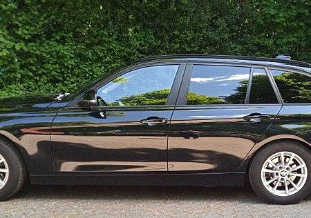 BMW 318d Touring Advantage Scheckheft 8-fach -Alu