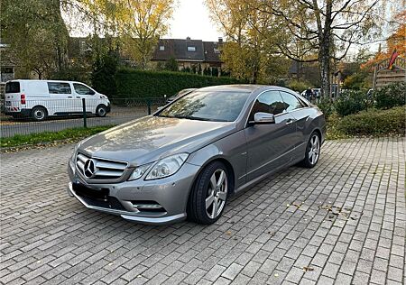 Mercedes-Benz E 250 Coupé CDI BlueEFFICIENCY AVANTG....