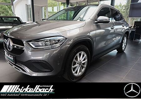 Mercedes-Benz GLA 180 7G-DCT Pano RFK MBUX Apple