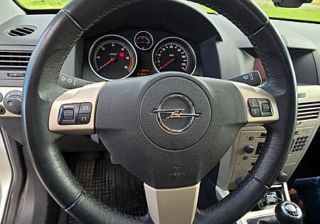 Opel Astra Caravan 1.9 CDTI Cosmo 92kW Cosmo