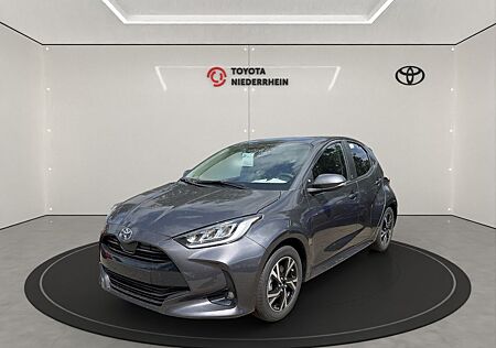 Toyota Yaris Hybrid Teamplayer LED+RFK+CARPLAY+KEYLESS