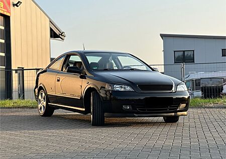 Opel Astra Coupé 2.2 16V BERTONE