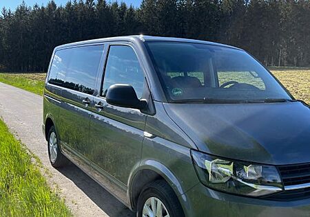 VW T6 Multivan Volkswagen 150 PS Indiumgrau metallic