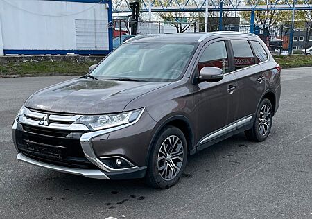Mitsubishi Outlander 2.2 DI-D Diamant Edition+ 4WD Auto...