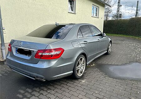 Mercedes-Benz 220