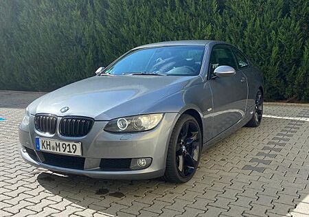 BMW 320i -