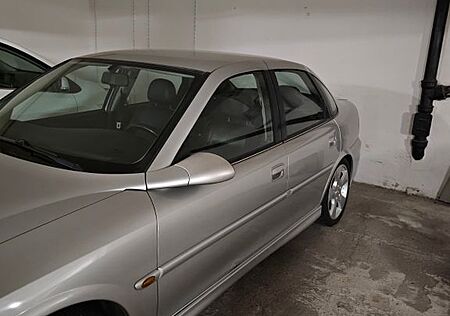 Opel Vectra 2.2 16V Sport Sport