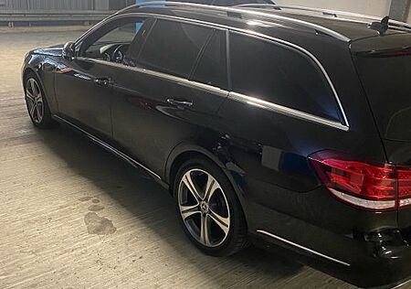 Mercedes-Benz E 250 BlueTEC 4MATIC T AVANTGARDE Autom. AVA...