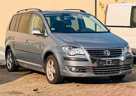 VW Touran Volkswagen Highline Leder /Schiebedach / 7 Sitze