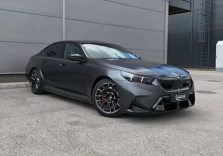 BMW M5 xDrive, B&W,360°,DR.ASSPRO,ALCANT,ANHÄNGERKUP