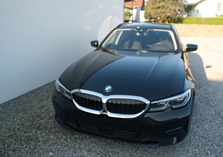 BMW 320dA touring , AHK,Head up, Komfortzugang,Stand