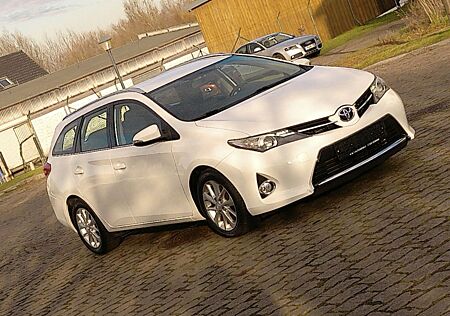 Toyota Auris Touring Sports Life+ TÜV NEU NAVO S-HEFT