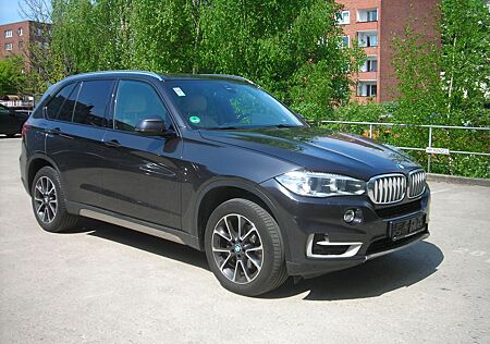 BMW X5 xDrive30d Scheckheft Leder Panoramadach