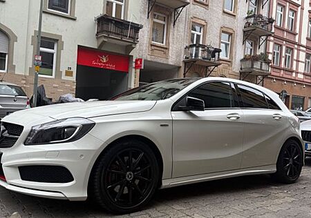 Mercedes-Benz A 250 AMG Line DCT mit PANO & STANDHEITZUNG