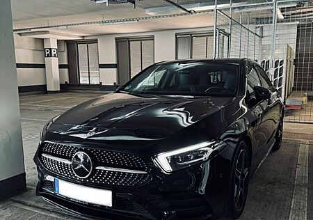 Mercedes-Benz A 250 AMG-Line Night Paket / TÜV/HU Neu