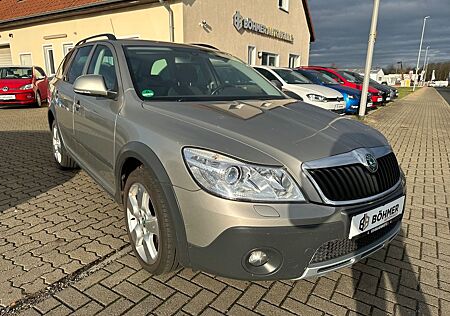 Skoda Octavia Combi Scout 4X4 1.HAND-SCHECKHEFT-4X4