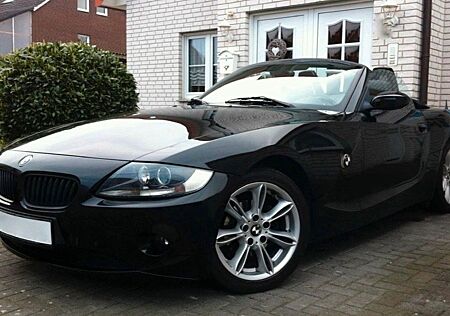 BMW Z4 2.2i E85 Roadster M Leder 6-Zylinder