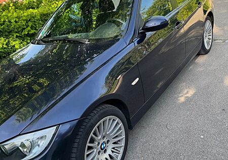 BMW 320i - E90 Limousine