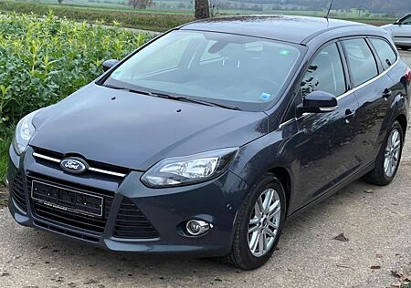 Ford Focus Turnier Titanium* NEU TÜV * NAVI * Rückfah