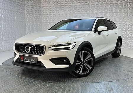 Volvo V60 Cross Country Pro AWD+STANDH+PANO+H&K+